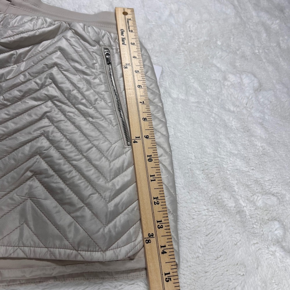 Athleta Aprs Ski Quilted Chevron Shorts Beige Women's Size 6 Pockets Drawstring - Picture 9 of 11